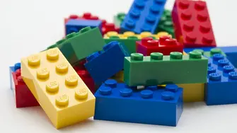 Lego спира да рекламира в медии, които проповядват омраза