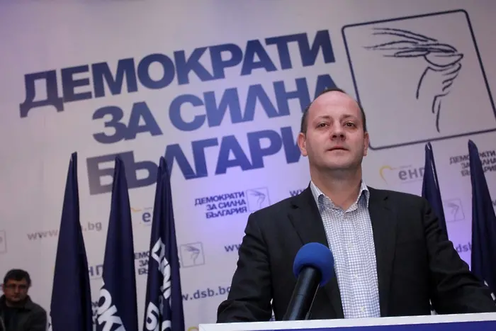 Радан Кънев пред ДСБ: Фронт на бацилите не може да спре инфекцията