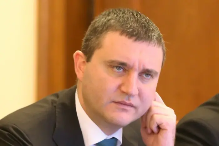Горанов: Г-н Гечев, още живеете в 1986 г., когато партията нареждаше...