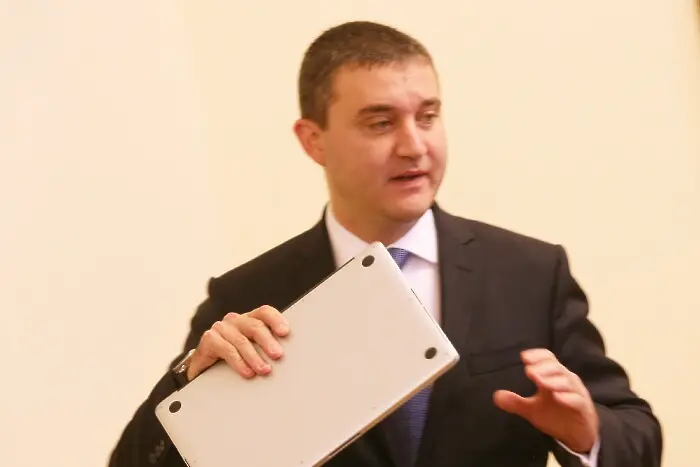 Горанов: Ще преместим ТЕЛК в НОИ за повече контрол