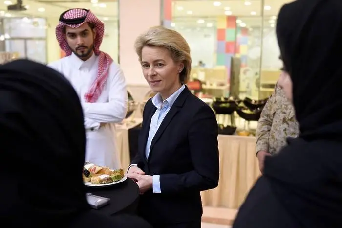 Как немска министърка отказа да си сложи хиджаб в Саудитска Арабия