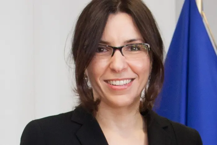 Илияна Цанова поема заемите в бюджетната дирекция на ЕК