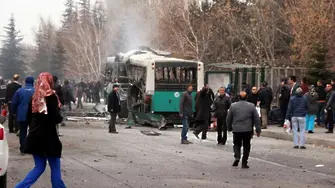Атентатът в Турция: Терорист с кола бомба уби 13  и рани 55 души
