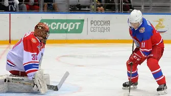 Български спортен шеф играе хокей с Путин и Лукашенко