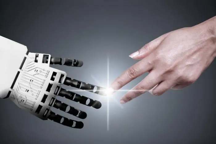 Илон Мъск: Сливаме се с роботите или изчезваме