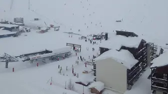 Лавина затрупа скиори във Франция (ВИДЕО)