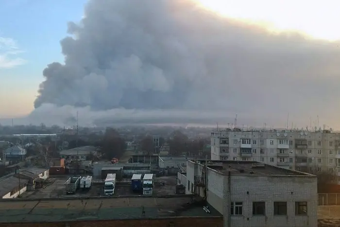 Огромен военен арсенал гори и гърми в Украйна. 20 000 евакуирани