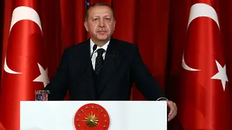 Ердоган отново е партиен член. Готви се и за председател