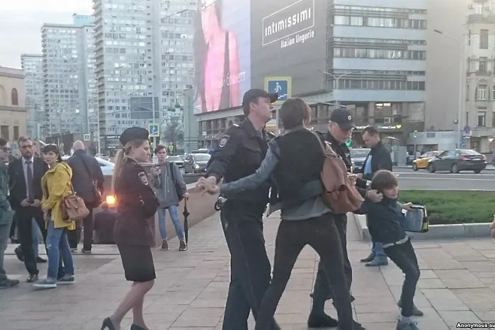 Полицията в Москва арестува дете, рецитирало „Хамлет“ (ВИДЕО)