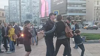 Полицията в Москва арестува дете, рецитирало „Хамлет“ (ВИДЕО)
