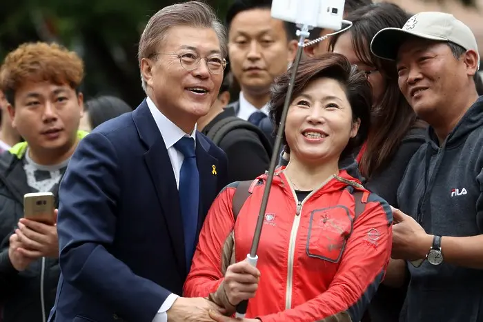 Новият президент на Южна Корея - син на бежанец от Севера и дисидент