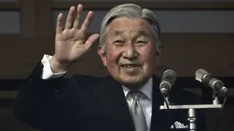 Япония прие закон за абдикацията на император Акихито