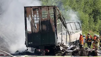 18 души изгоряха в автобус в Германия (СНИМКИ, ВИДЕО)