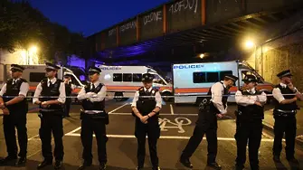Ето как граждани арестуват нападателя пред джамията в Лондон (ВИДЕО)