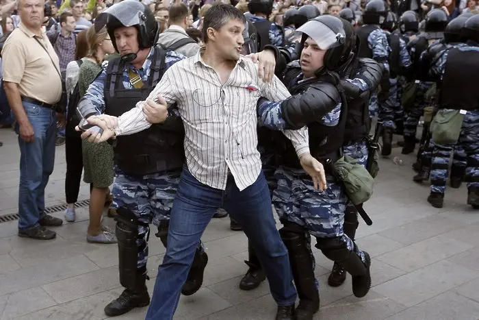 Арестуваха Навални преди протеста в Москва (ВИДЕО+СНИМКИ)