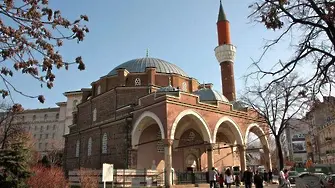 Чужденец с психични отклонения вандалствал в софийската джамия