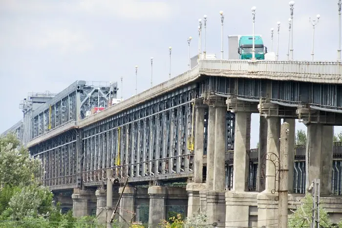 От днес: четири вечери ще затварят Дунав мост при Русе