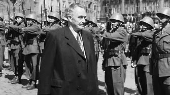 Георги Димитров безропотно изпълнява мокрите поръчки на Сталин