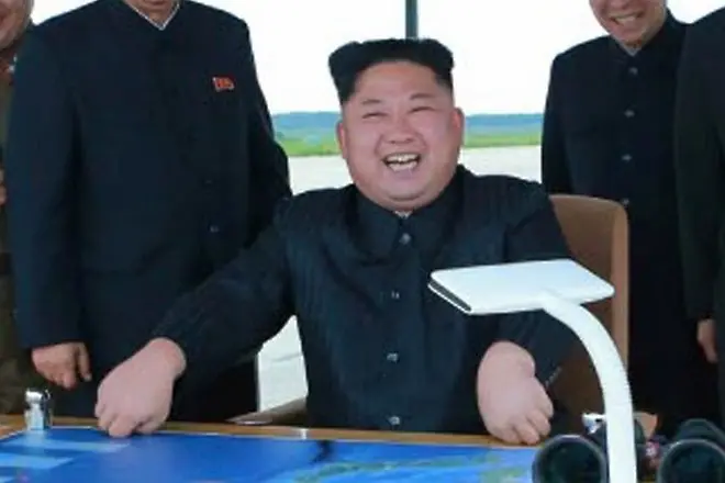 Ким пак провокира света с ракета над Япония