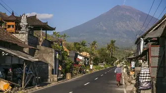 МВнР: Ако сте на остров Бали - подгответе се за изригване на вулкан