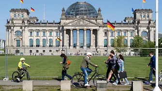 Германски депутати взели 6-цифрен хонорар от сделки с маски