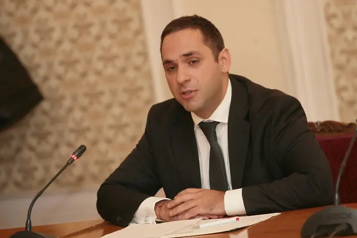 Караниколов призна: Държавата e участвала в изкупуване на правата на ПИБ