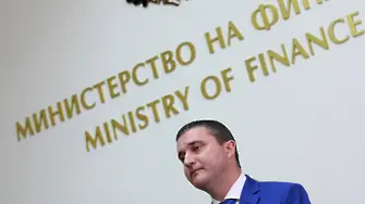 Министерство на финансите размахва данъчна секира