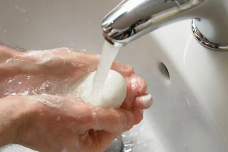 Искане: сапун и топла вода във всяко училище