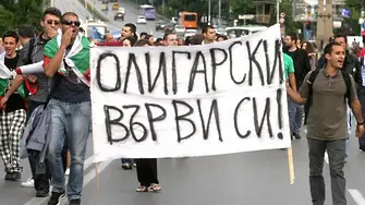 Коя причина за падането на олигархиите е като в България