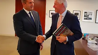 Румен Радев покани Бил Клинтън на гости