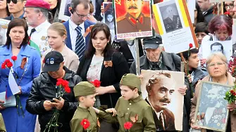 Една трета от българите приемат практики от сталинизма и комунизма