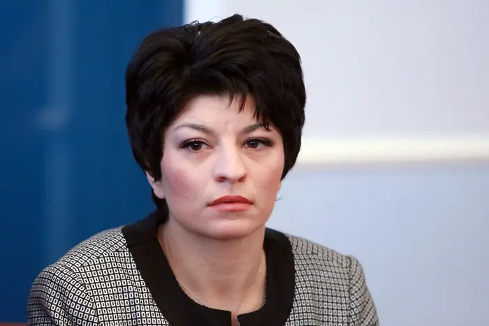 Атанасова: Борисов е в отпуска, последните 10 години при нужда е навсякъде