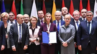 25 европейски страни подписаха отбранителен пакт
