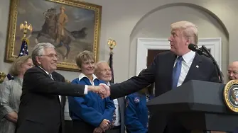 И рече Тръмп: Връщаме се на Луната. Да се готви Марс