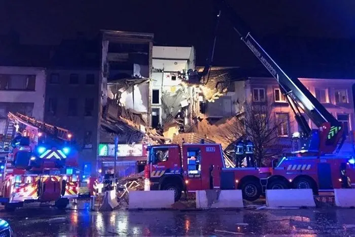 Двама убити и три срутени сгради от взрив в Антверпен (СНИМКИ+ВИДЕО)