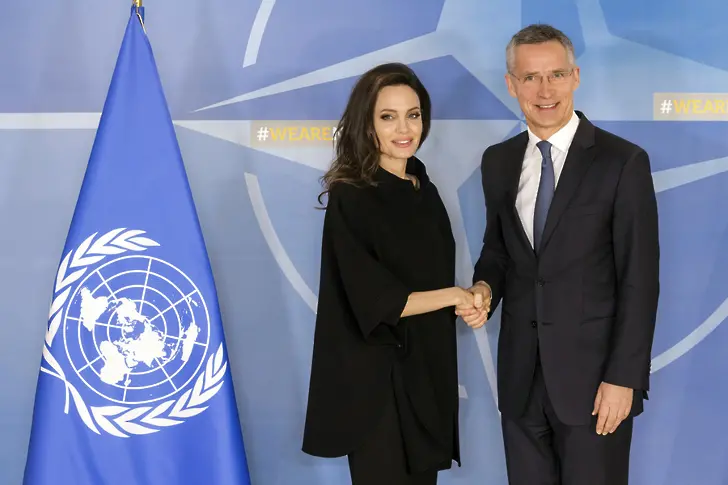Когато Анджелина Джоли влезе в НАТО