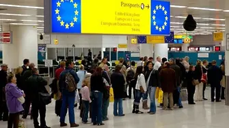 С парите за интеграция на мигранти ЕС плаща самолетните им билети за вкъщи