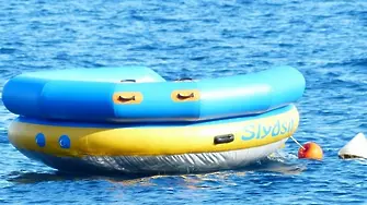 Турски съдии бягат с гумена лодка в Гърция