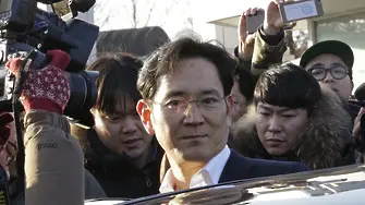 Наследникът на Samsung излезе от затвора предсрочно