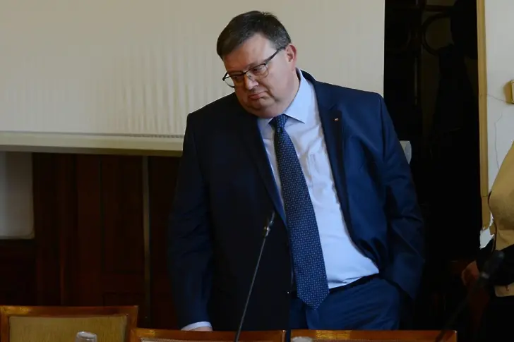 Сотир Цацаров за БНР: Не е стоварена вина от горното на долното стъпало