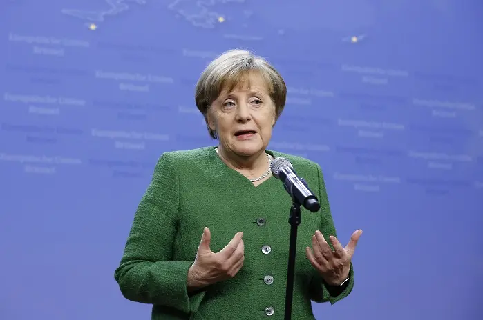 Видни германски консерватори призоваха Меркел към завой надясно