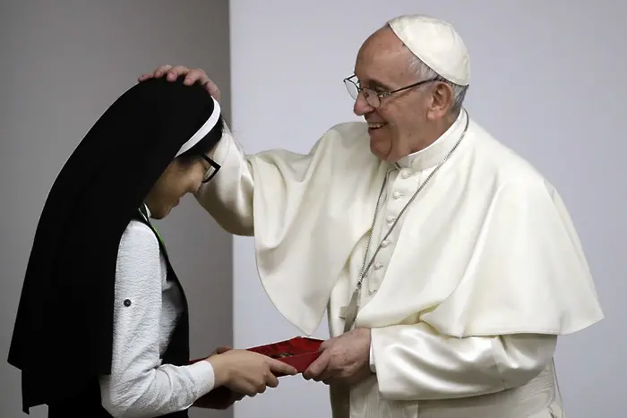Папата: Мъж, който ходи при проститутки, е с болен ум