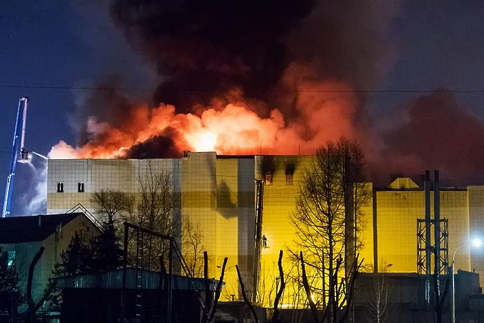 64 жертви на пожар в Русия
