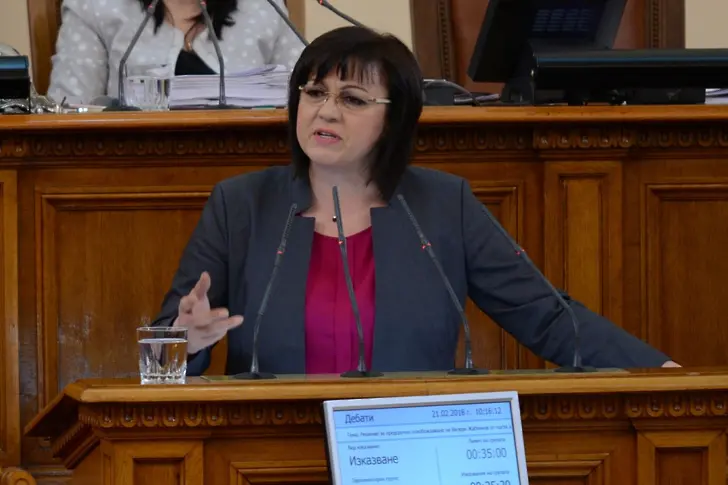 Корнелия Нинова ще намалява заплатите и отпуските на депутатите
