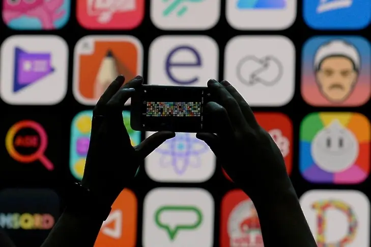 Apple трябва да либерализира своя App Store - но не е монополист