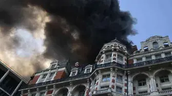 Знаменит лондонски хотел - в пламъци