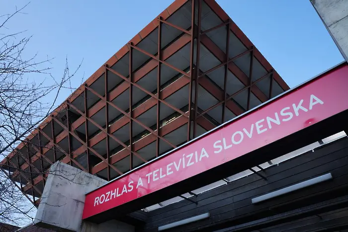 Протест: 12 журналисти напуснаха обществена медия в Словакия