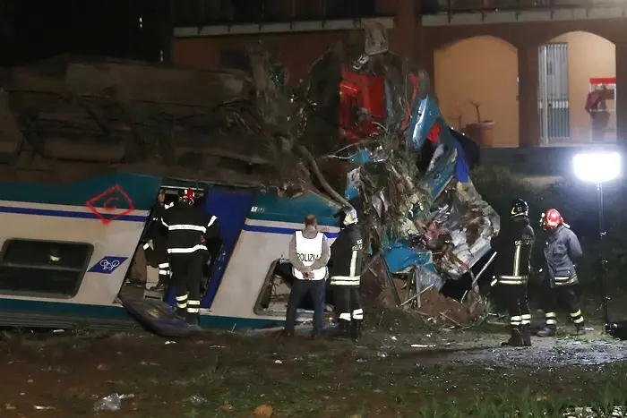2 жертви и 18 ранени при тежка катастрофа с влак в Италия