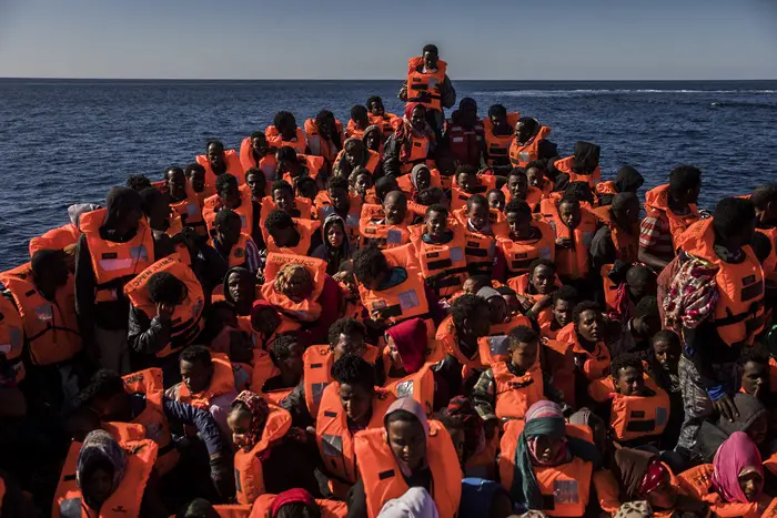 Западната преса: Кризата с бежанците раздира Европа