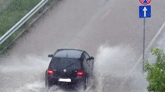 40 л на квадратен метър в Пловдив - наводнени са две болници